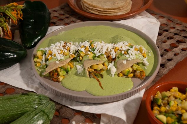 Enchiladas de flor de calabaza