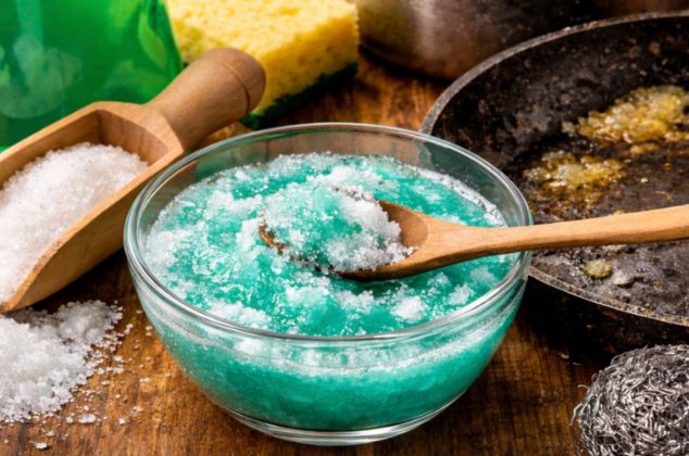 ¿Para qué sirve mezclar detergente y azúcar? El hack viral que sí funciona