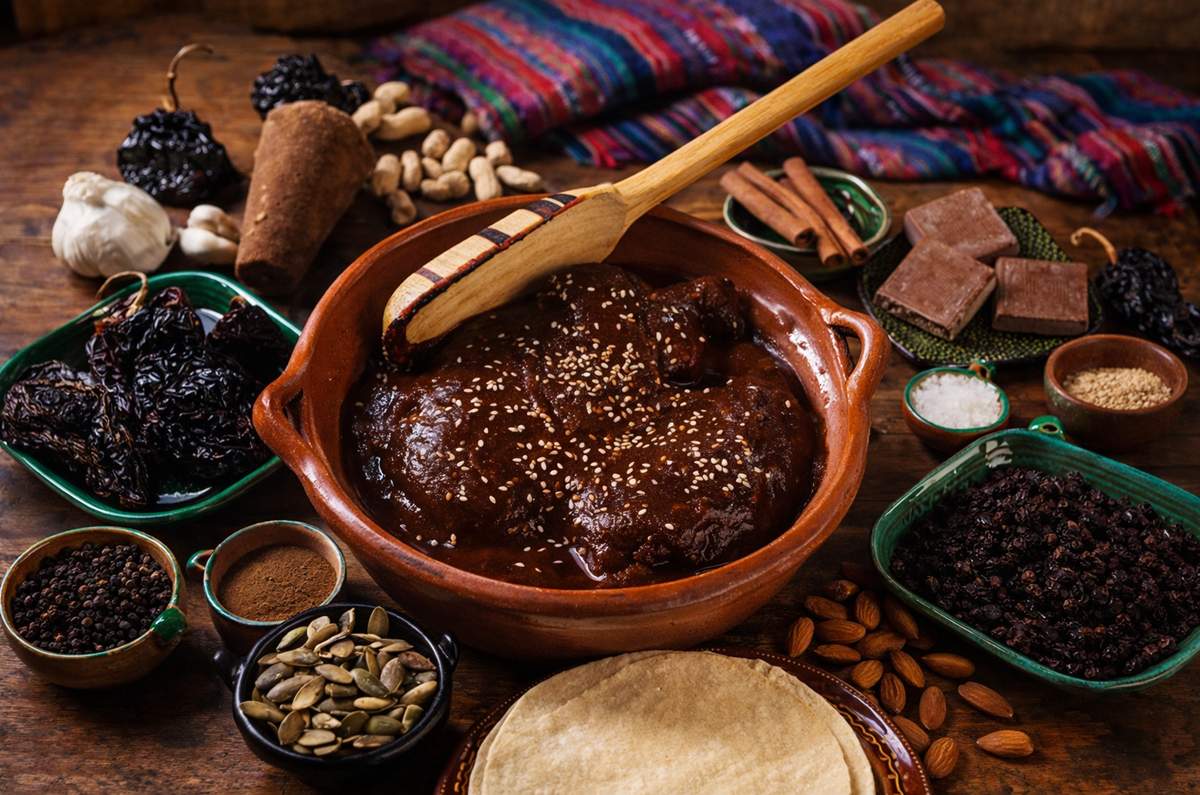 El icónico mole de guajolote de Como agua para chocolate