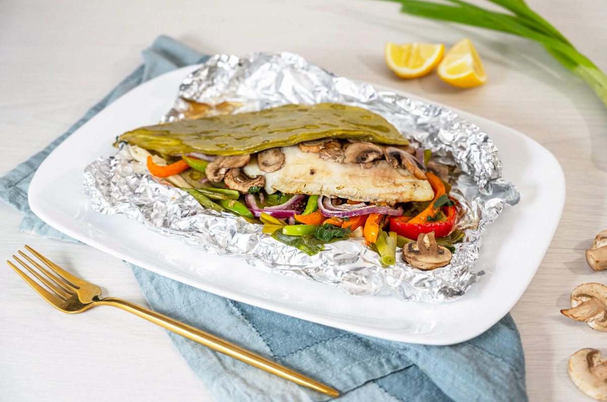 Pescado empapelado en nopal