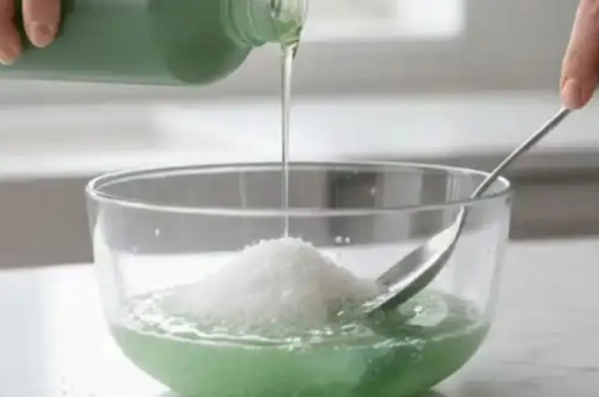 mezclar detergente y azúcar