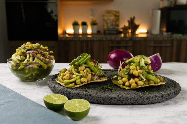 Aguachile de garbanzos picosito y refrescante
