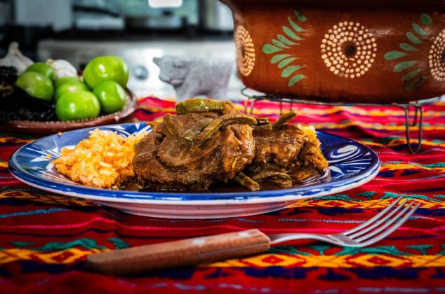 Carne de puerco en chile pasilla