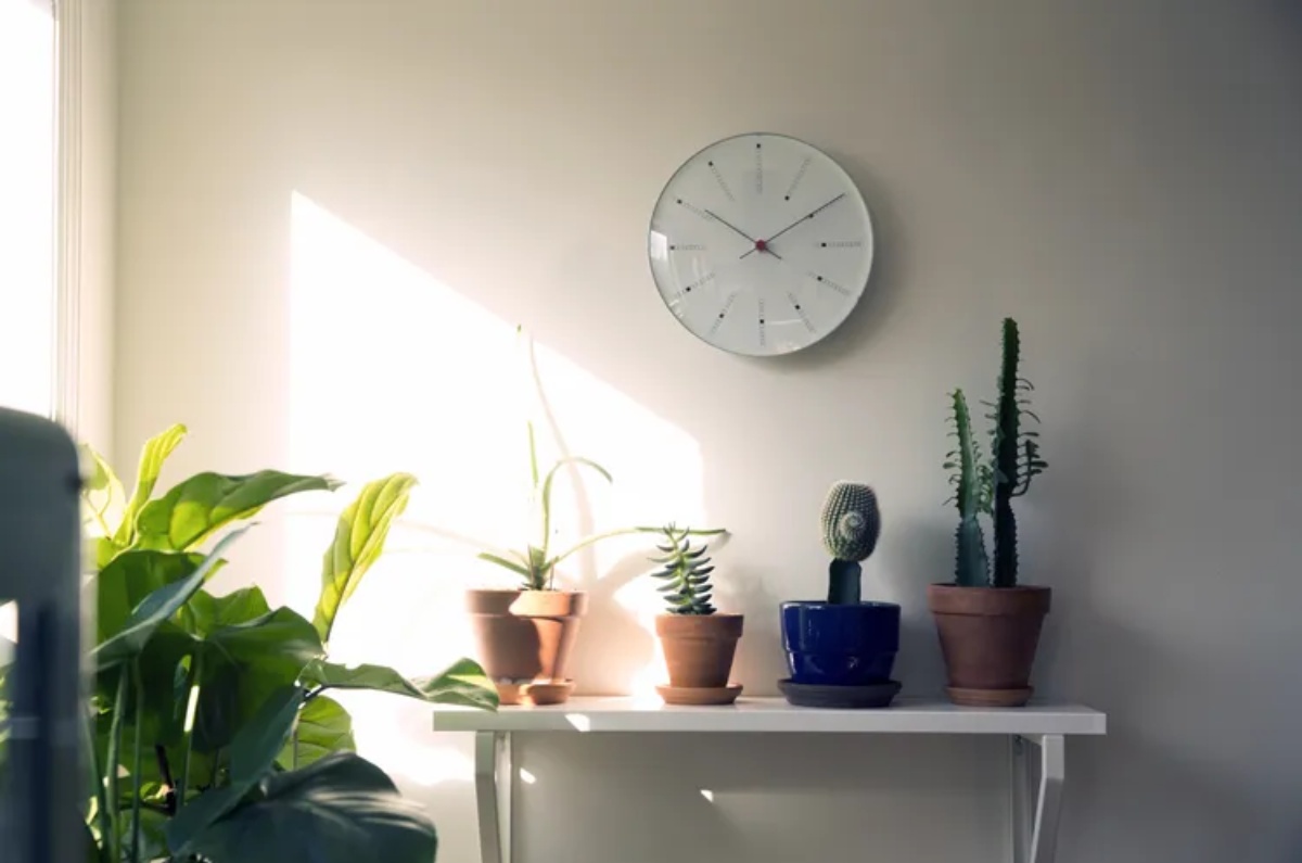 cómo colgar el reloj en la pared