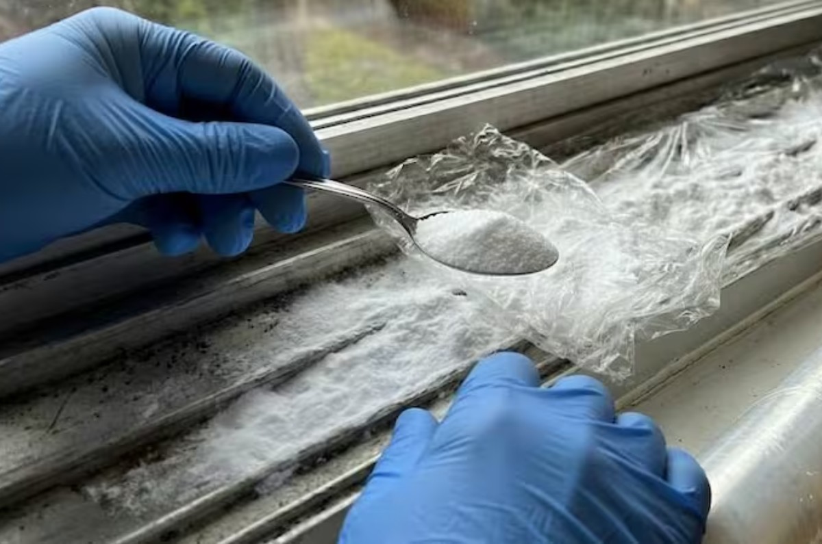 beneficios de poner bicarbonato en los rieles de las ventanas 