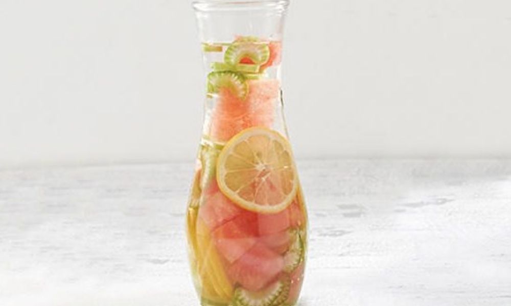 Receta de agua detox de sandía y apio