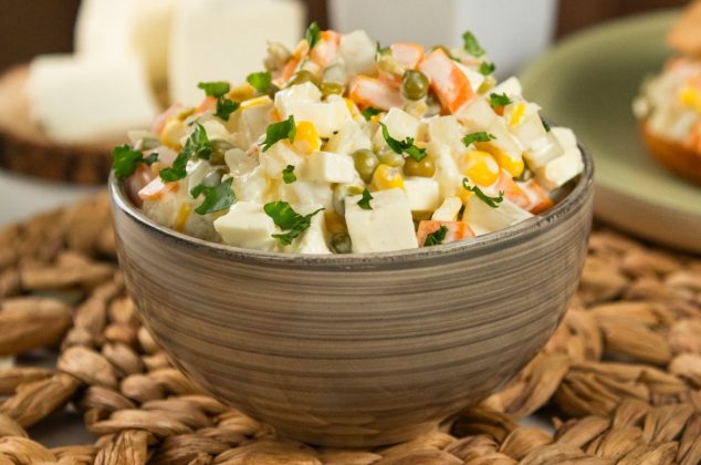 Receta de ensalada rusa de queso panela ¡En 3 pasos!