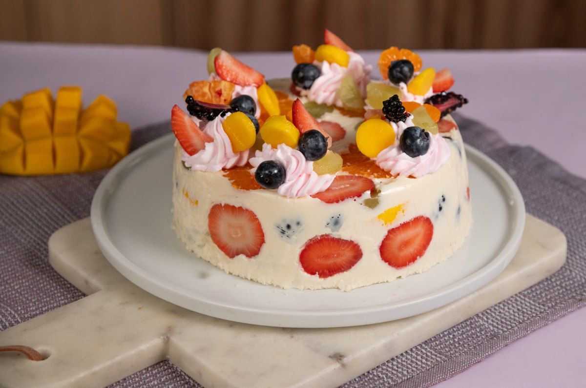 Receta de gelatina de frutas cremosa y llena de color