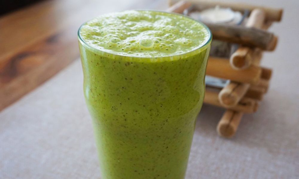 Receta de jugo con pepino, apio, perejil y jengibre