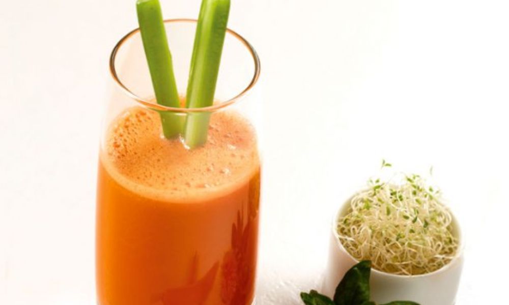 Receta de jugo de zanahoria con germinados y apio