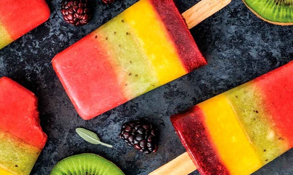 Receta de paletas de fresa, kiwi, mango y zarzamora