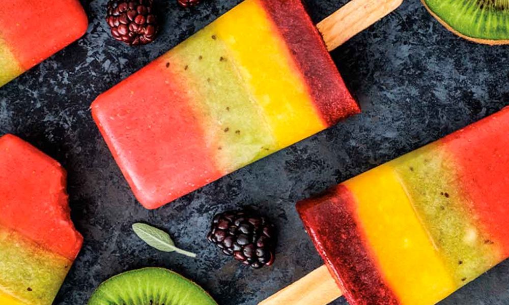 Receta de paletas de fresa, kiwi, mango y zarzamora