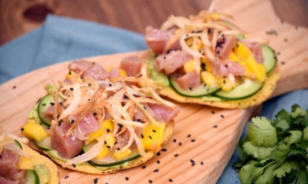 Receta de tostadas de ceviche de atún con mango