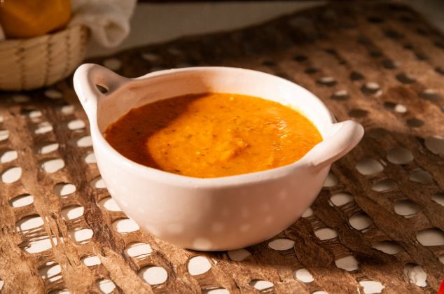 Esta salsa de chile manzano pica tanto que no todos se atreven a probarla