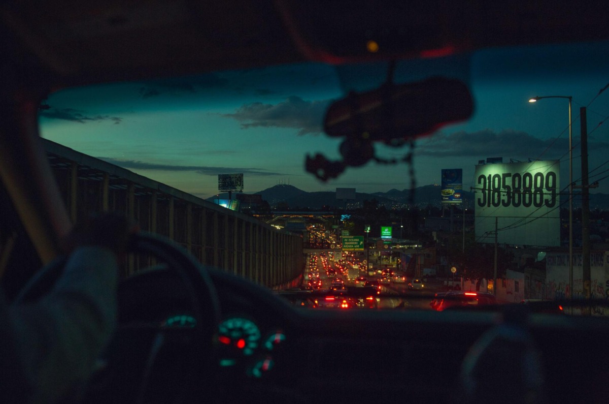 2) Conductores de transporte y repartidores: Horas sentado, tráfico, estrés vial y comidas rápidas ricas en azúcar o ultraprocesados. Esta combinación provoca picos constantes de glucosa. Qué ayuda: llevar snacks con fibra y proteína, hidratarte y estirarte en cada parada. Foto: Archivo 