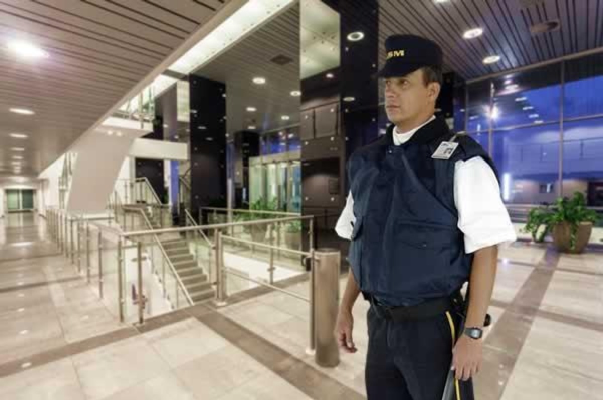 4) Trabajadores de seguridad privada: La vigilancia constante mantiene elevado el cortisol. Esta hormona, cuando permanece alta por mucho tiempo, favorece la resistencia a la insulina. Qué ayuda: pausas activas, respiraciones profundas y colaciones saludables. Foto: Archivo