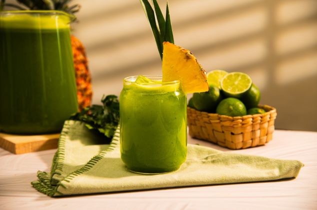 Agua de perejil con piña y limón, la bebida fresca y fácil que debes probar en casa
