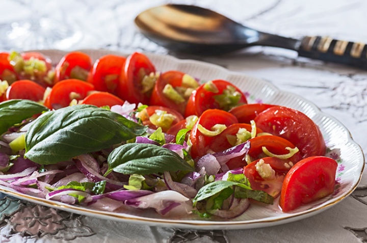 Ensalada chilena con jocoque