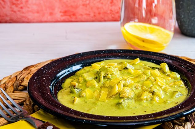 Pollo suizo cremoso y tradicional