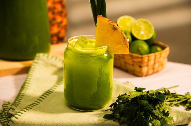 Agua de perejil con piña: la bebida refrescante que haces en solo 15 minutos