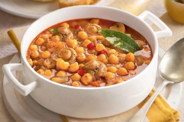 El caldo mexicano que pocos recuerdan: receta fácil de caldo de garbanzos con bolitas de masa