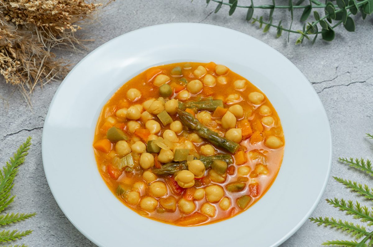 caldo de garbanzos con bolitas de masa 