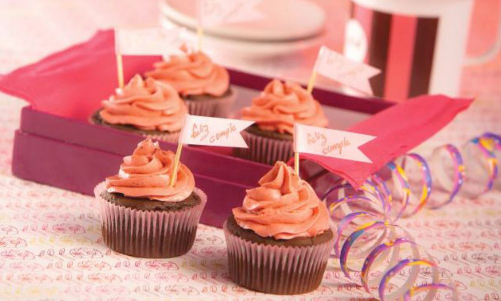 Receta de cupcakes de chocolate con frosting de jamaica