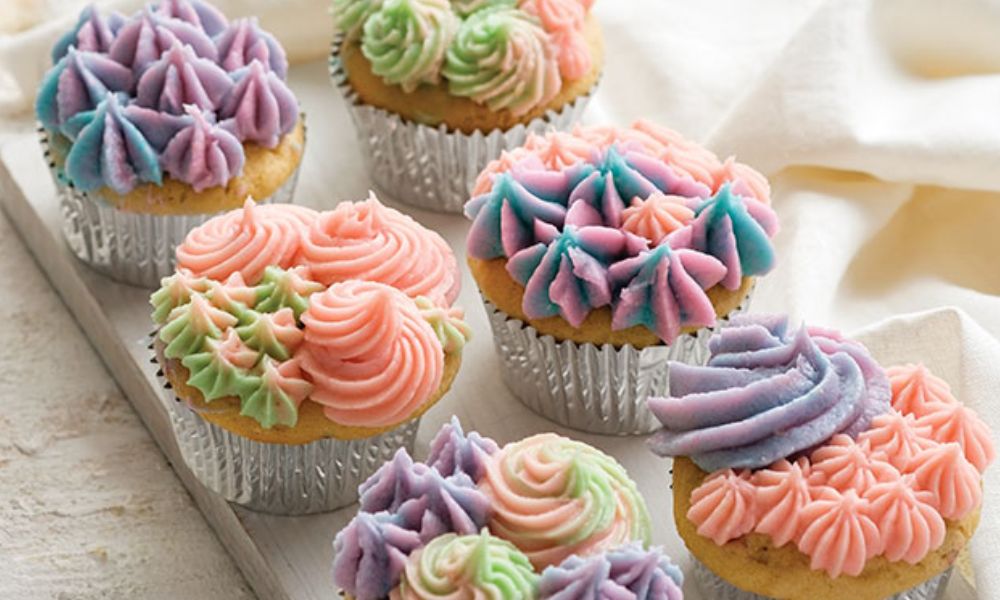 Receta de cupcakes de fresa natural con crema de unicornio