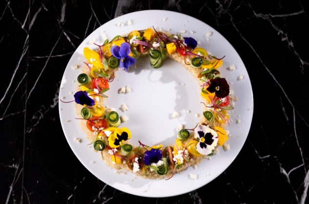Ensalada de quinoa con mango y vinagreta cítrica, ligera y refrescante