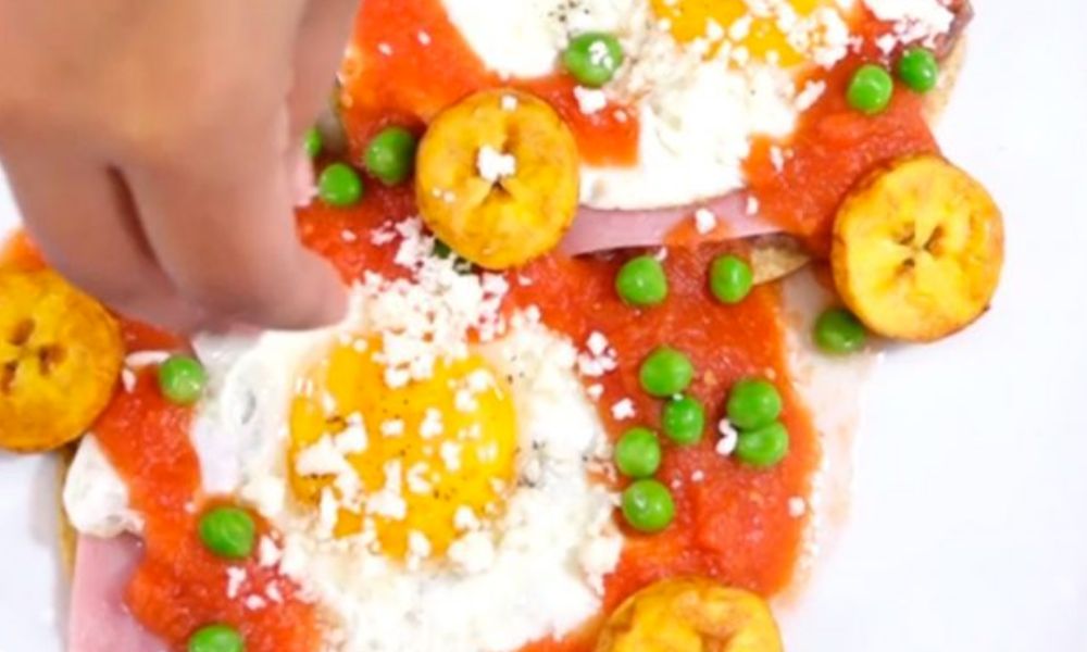 Receta de huevos motuleños yucatecos
