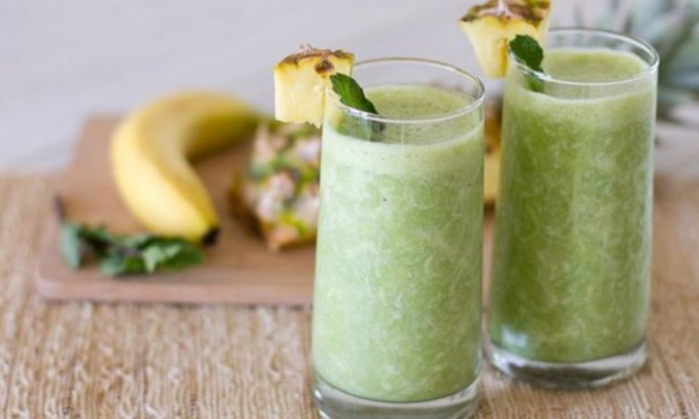 Receta de jugo verde detox de espinaca, calabaza y piña