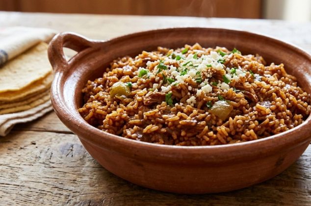 Cómo preparar mole de arroz tradicional de Jalisco ¡con solo 8 ingredientes!