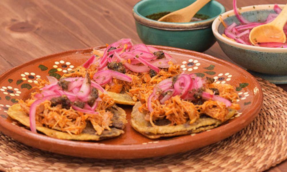 Receta de panuchos yucatecos de cochinita pibil
