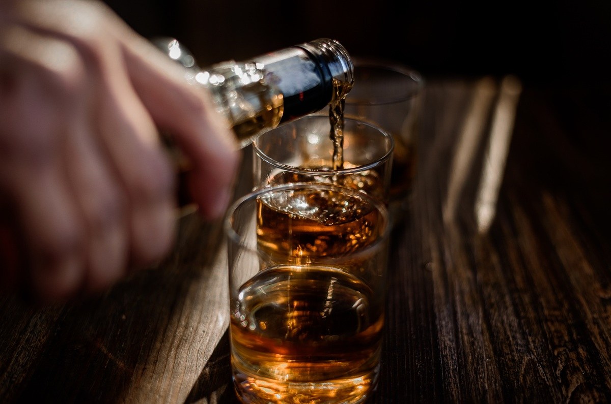 Cofepris pone bajo alerta estas marcas de alcohol.