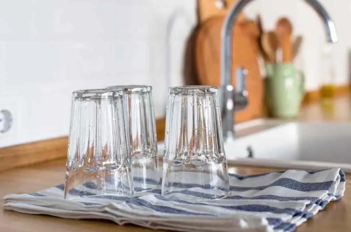 cómo quitar el mal olor de los vasos de vidrio