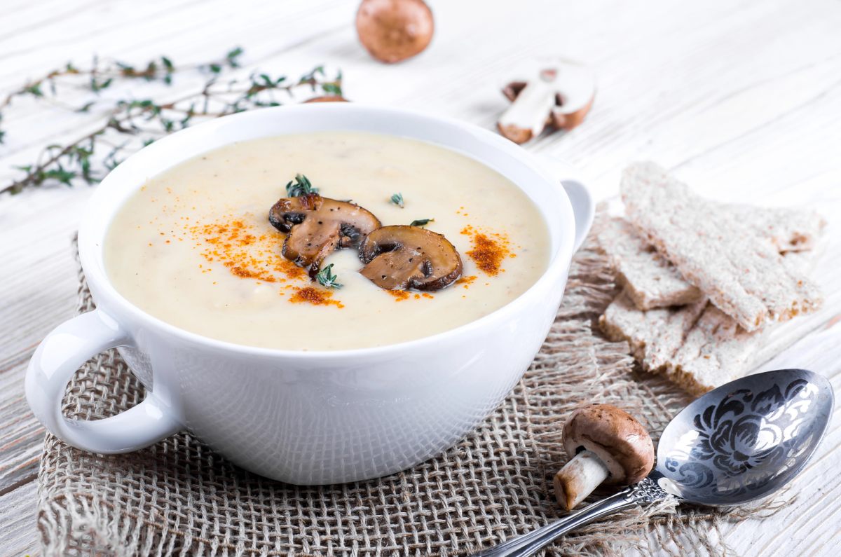 Crema de champiñones con brócoli: saludable, cremosa y sin lácteos