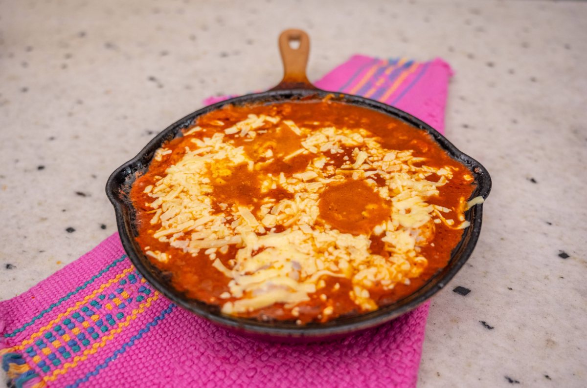 Huevos ahogados en cazuela: el desayuno económico y lleno de sabor listo en 20 minutos