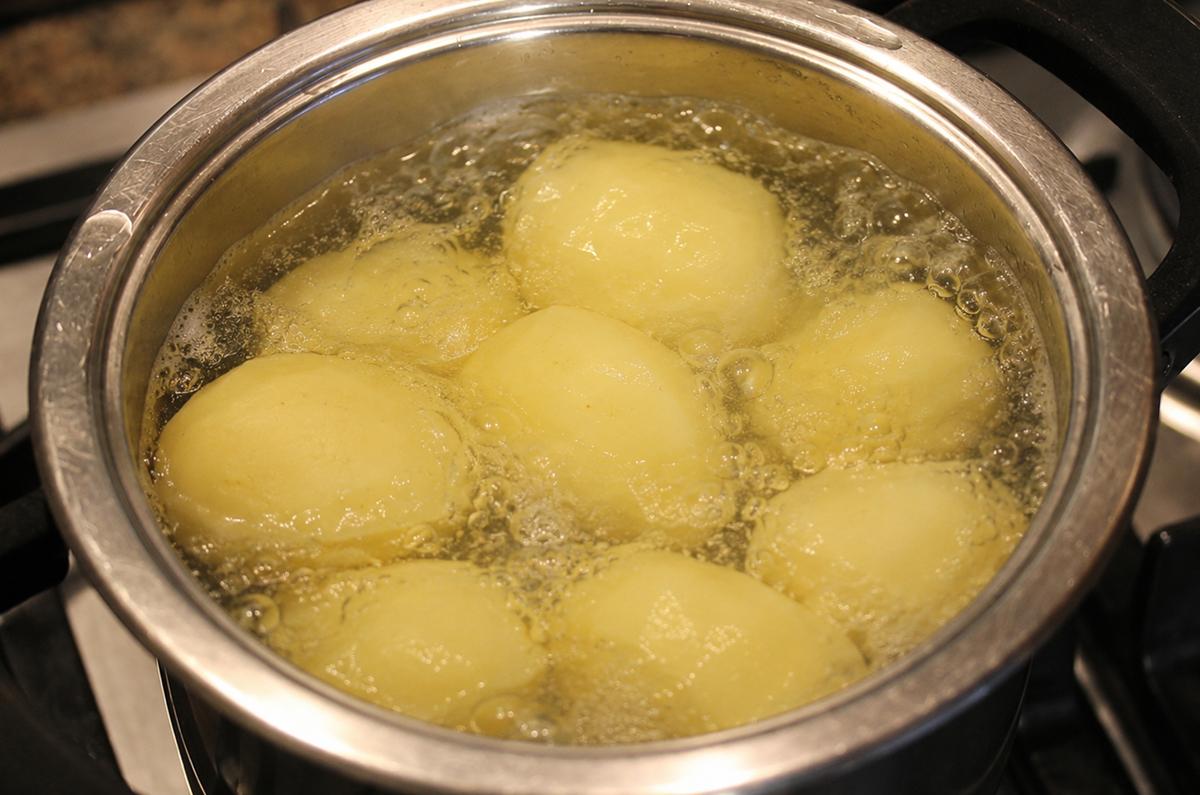 El truco que nadie te dice para que las papas hervidas queden más sabrosas