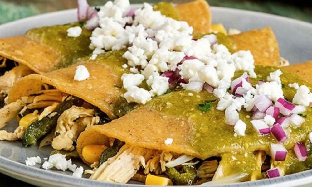 Receta de enchiladas verdes de pollo con rajas de chile poblano