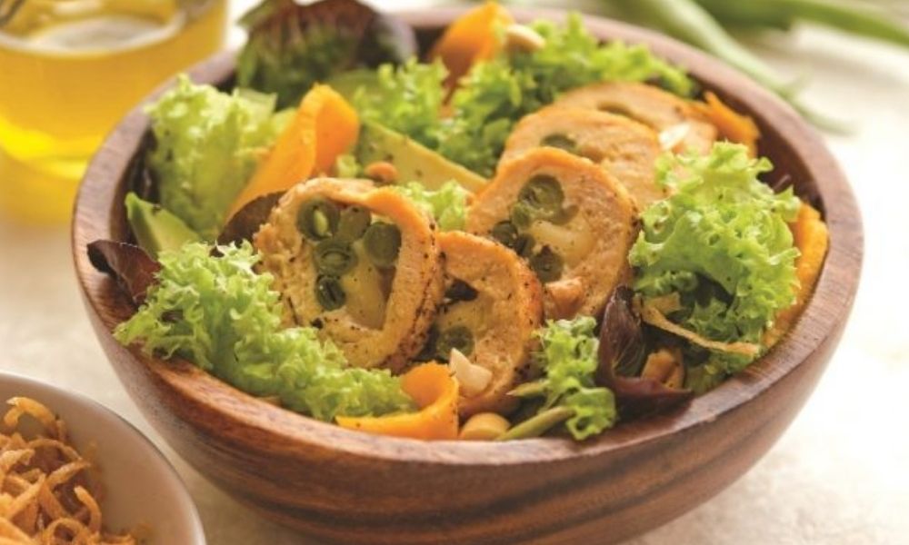 Receta de ensalada de pollo con mango y aguacate