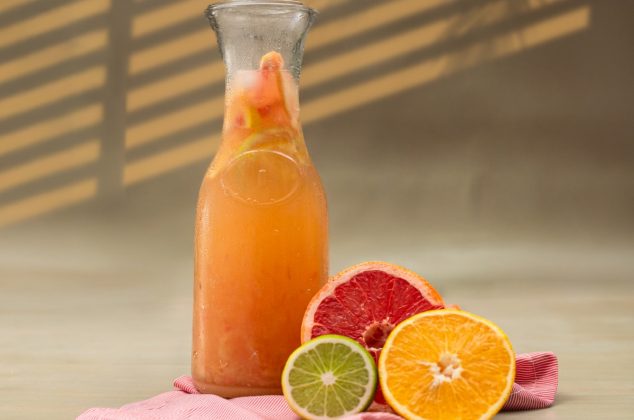 Agua de cítricos llena de frescura