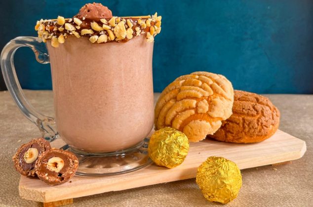 Receta fácil de atole de chocolate Ferrero Rocher