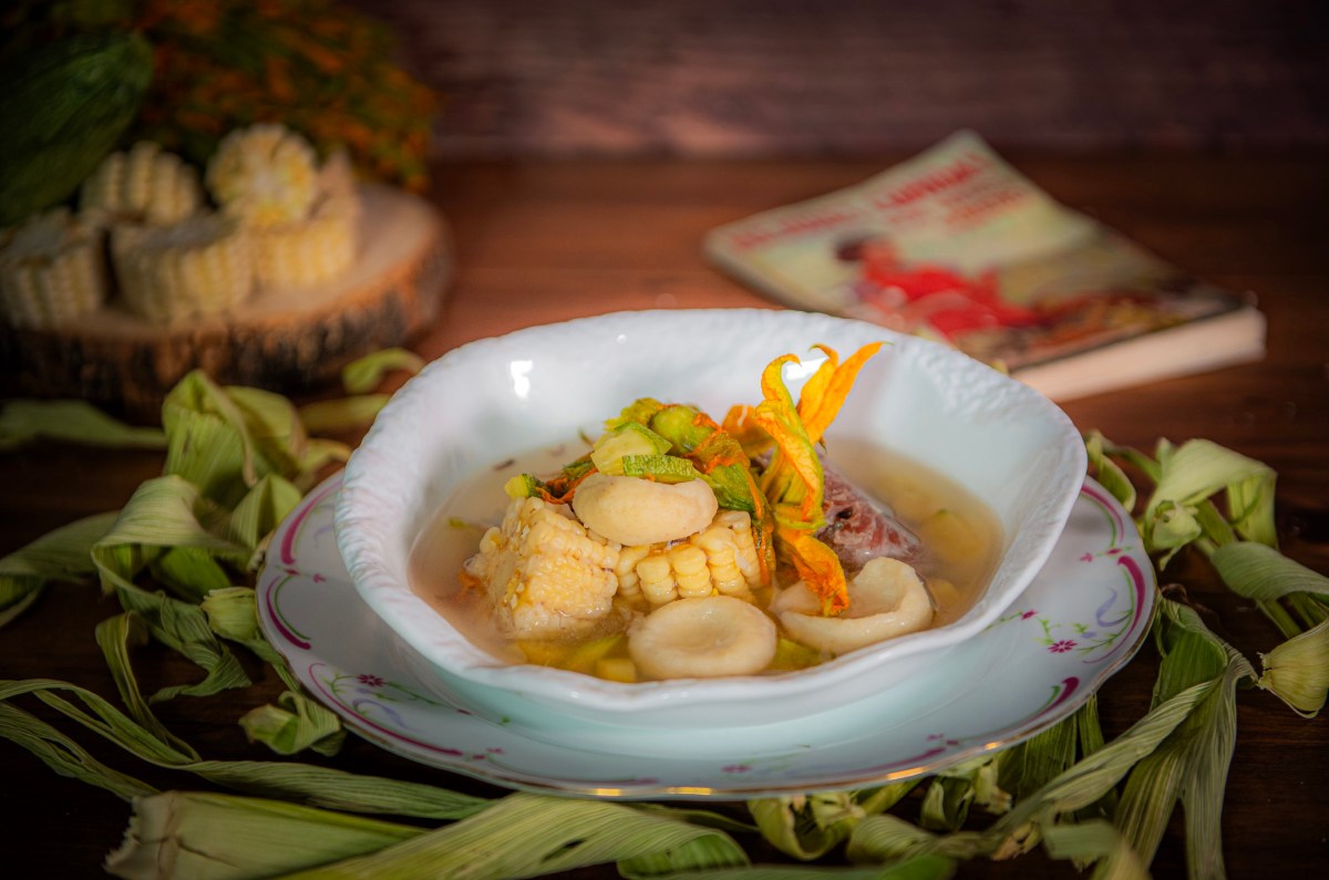 Caldo de chochoyotes tradicional