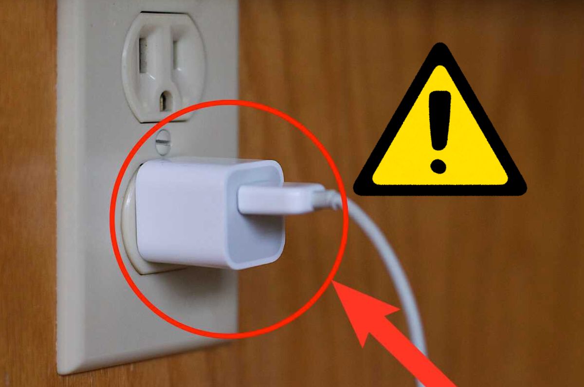 ¡No lo dejes conectado! Esto pasa con el cargador de tu celular si queda enchufado con la batería completa