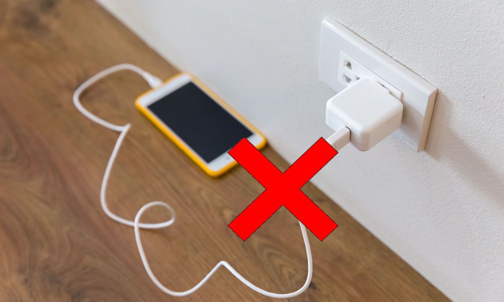 Es malo dejar conectado el cargador con el celular cargado