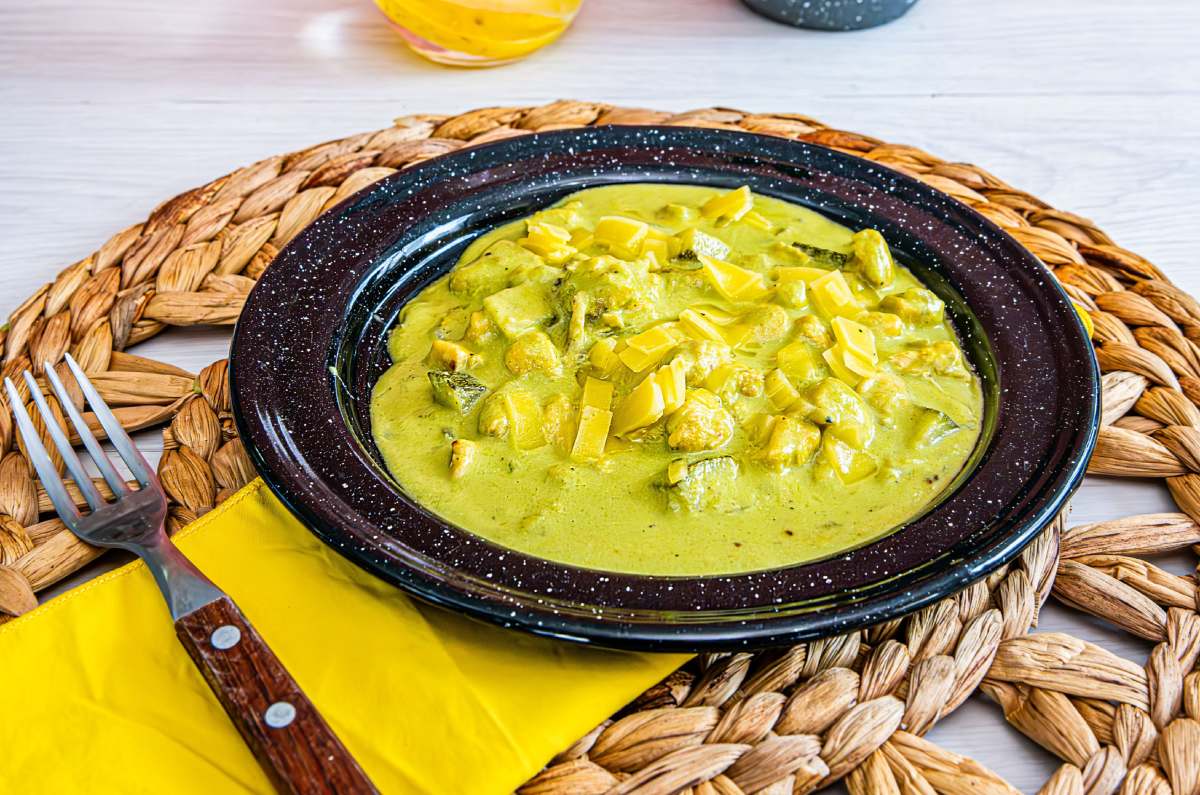 Pollo a la suiza: una receta cremosa que conquista desde el primer bocado